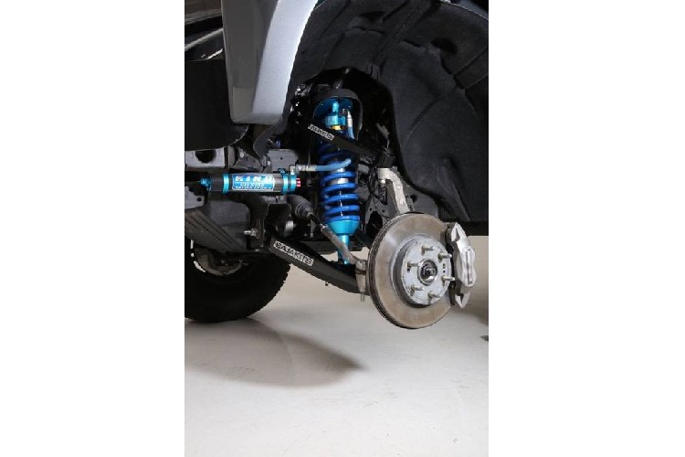 Chiếc xe bán tải PaxPower Jackal cũng đi kèm cùng các lá lò xo phuộc trước của Deaver, được quảng cáo với khả năng kiến tạo nên 1 cảm giác lái êm ái hơn đáng kế, phù hợp với những chuyến đi dài.