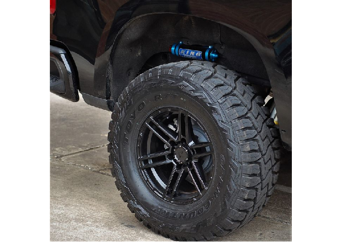 Bên cạnh các thay đổi ngoại hình, PaxPower nâng cấp chiếc xe với các cánh tay đòn trên của BajaKits. Ngoài ra, lò xò giảm chấn 2.5-inch và các giảm xóc từ King cũng xuất hiện trên bản độ này.