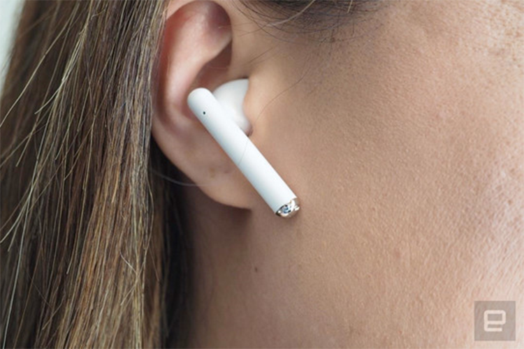 Theo Mat Smith đánh giá, chất lượng âm thanh trên chiếc tai nghe không dây của Huawei ngang với AirPods với âm lượng lớn, độ chi tiết cao. Đại diện Huawei cho biết model này sẽ có giá rẻ hơn AirPods tuy nhiên không đưa ra mức giá chính thức. FreeBuds 3 sẽ được bán ra tại châu Âu và một số quốc gia khác vào tháng 10.