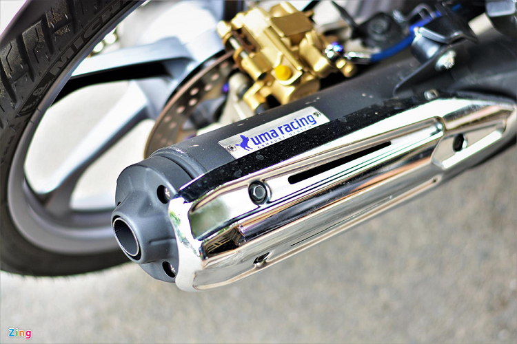 Xe được trang bị ống xả đến từ thương hiệu Uma Racing, ống xả mới có kiểu dáng không khác gì ống xả theo xe. Tuy nhiên cấu tạo bên trong hoàn toàn khác biệt giúp tăng thêm công suất. 