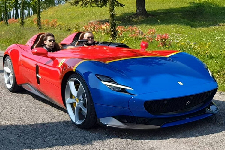 Trong một lần xuất hiện tại khu vực Maranello, Ý, hai tay đua này đã được bắt gặp cầm lái một chiếc siêu xe Ferrari Monza SP2 mới với phối màu khá độc đáo. Cặp đôi Ferrari Monza SP1 và SP2 được ra mắt tại triển lãm Paris Motorshow năm 2018. Chiếc xe này nổi bật với thiết kế đầy tính nghệ thuật, hiện đại nhưng lại phảng phất hình dánh của những chiếc xe đua Ferrari từ thế kỉ trước.