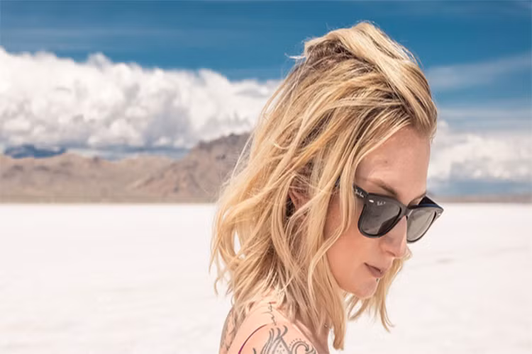 Facebook hop tac voi Ray-Ban san xuat kinh thong minh AR