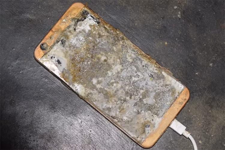 Thanh niên ở Quảng Ngãi tử vong vì điện thoại phát nổ khi sạc Thanh nien o Quang Ngai tu vong vi dien thoai phat no khi sac