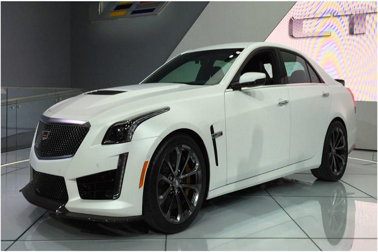 Tốc độ chắc chắn không phải là điều đầu tiên xuất hiện trong đầu nhiều người khi nghĩ về Cadillac, nhưng chiếc CTS-V Sedan là một điều khác biệt. Đây là chiếc sedan Cadillac nhanh nhất và mạnh nhất từng được tạo ra, xe sử dụng động cơ V8 tăng áp 6.2L tạo ra 640 mã lực và mô-men xoắn 854 Nm.