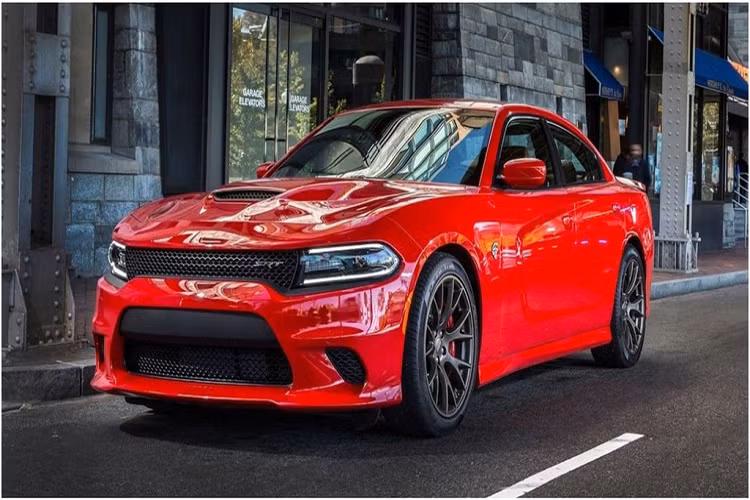 Vào năm 2015, hãng xe cơ bắp nổi tiếng ở Mỹ - Dodge, đã chế tạo ra chiếc xe mạnh mẽ nhất và họ gọi nó là Charger SRT Hellcat. Trái tim của con mãnh thú này là động cơ HEMI V8 6.2L siêu nạp. Để kích hoạt toàn bộ sức mạnh từ khối động cơ cần có một chìa khóa riêng biệt.