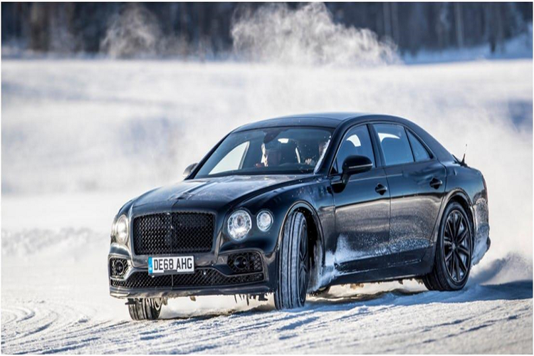 Không có nhiều công ty sản xuất ôtô có thể tạo ra được một mẫu xe có hiệu suất cao nhưng vẫn giữa được sự sang trọng như Bentley. Theo Bentley, Flying Spur là một bước tiến đáng kể so với các mẫu xe trước đó, xe được trang bị động cơ W12 TSI tăng áp kép 6.0L đủ để khiến cho một chiếc xe có khối lượng 2,4 tấn “bay” trên mặt đường.