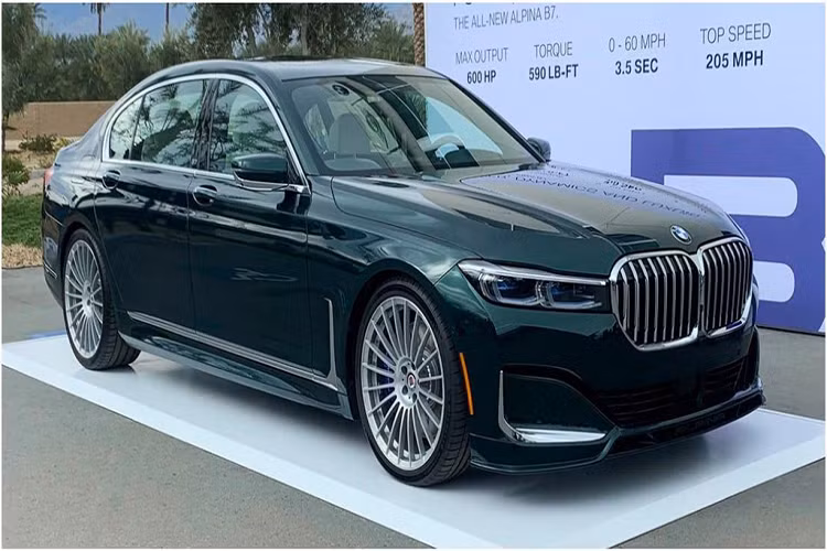 Mặc dù mẫu xe này trông khá giống với một chiếc BMW 7-series, tuy nhiên sự giống nhau này chỉ là phần ngoại thất. Động cơ của Alpina B7 là loại V8 bi-turbo 4.4L được điều chỉnh bởi đội ngũ kỹ sư của BMW, động cơ này tạo ra công suất lên đến 608 mã lực.
