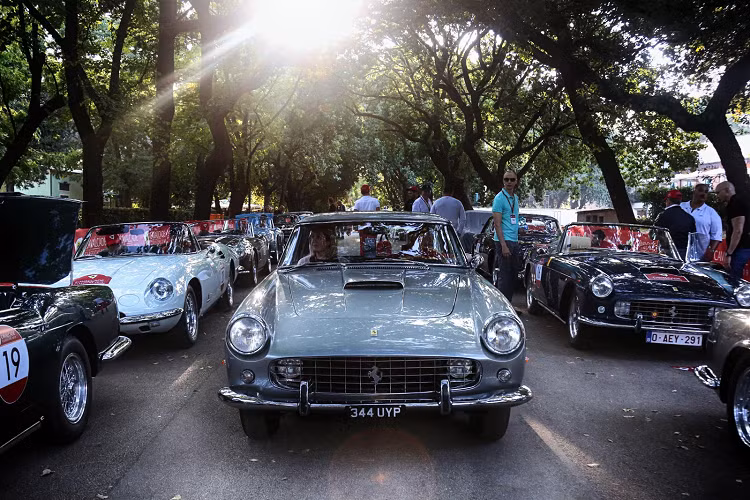 Trước thềm sự kiện đình đám này, tại Rome, một cuộc diễu hành gồm 80 chiếc Ferrari đã được diễn ra.