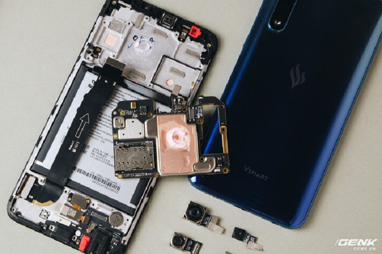 Giam gia Vsmart Live, VinSmart thach thuc dien thoai Trung Quoc-Hinh-2