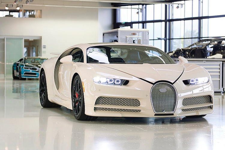 Tuy nhiên, có lẽ “khó” có chiếc Chiron nào có thể lăn bánh ra khỏi nhà máy mà thiếu đi những chi tiết tùy chọn độc đáo.