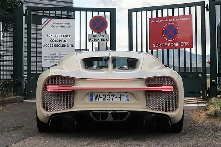 Một lần nữa, Hermès lại cùng tham gia hợp tác với một thương hiệu xe nhằm tạo ra một tác phẩm nghệ thuật độc đáo hơn. Ở lần này, Hermès sẽ sát cánh cùng thương hiệu Bugatti trứ danh đến từ Pháp để tạo ra chiếc Bugatti Chiron Hermès độc nhất cho đại gia ngành bất động sản Manny Khosbin.