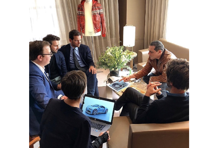 Nội thất của chiếc Bugatti Chiron Hermès vẫn chưa được trình diện một cách chính thức nhưng theo tiết lộ của Manny Khosbin với những bản phác thảo thiết kế nội thất, chiếc xe dường như sẽ sở hữu nội thất màu kem tương đồng với màu trắng sữa của ngoại thất chiếc xe.