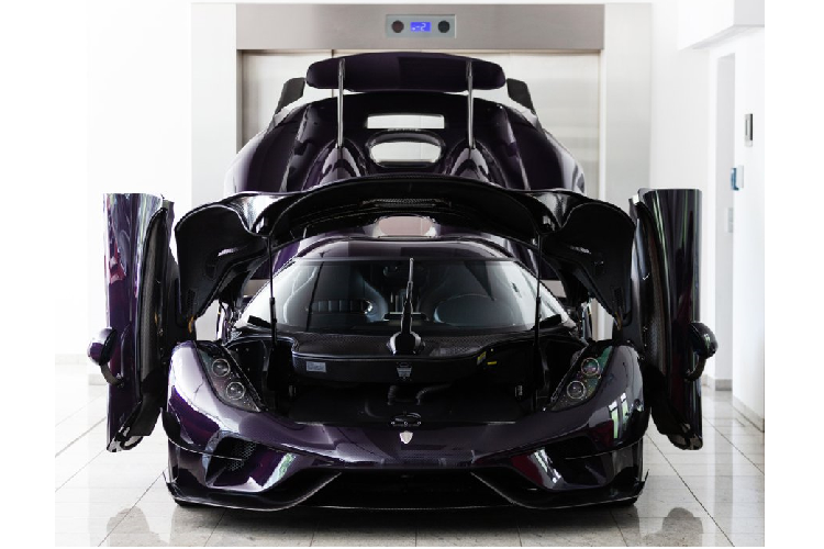 Siêu xe hàng hiếm Koenigsegg Regera 2019 với ngoại hình "full carbon" màu tím đang được rao bán tại một đại ở Đức.