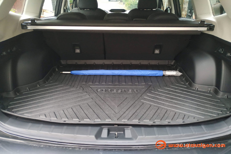 Subaru Forester thế hệ mới được giới thiệu lần đầu tại Việt Nam vào cuối tháng 7 vừa qua với tổng cộng 03 phiên bản (i-L, i-S và i-S EyeSight), giá bán Subaru Forester 2019 chính hãng từ 1,128 – 1,288 tỷ đồng.