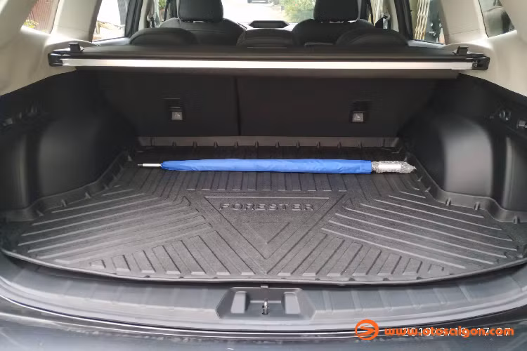 Subaru Forester thế hệ mới được giới thiệu lần đầu tại Việt Nam vào cuối tháng 7 vừa qua với tổng cộng 03 phiên bản (i-L, i-S và i-S EyeSight), giá bán Subaru Forester 2019 chính hãng từ 1,128 – 1,288 tỷ đồng.