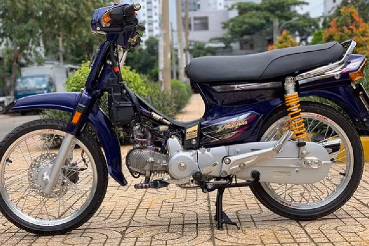 Dàn chân sử dụng niềng nhôm Excel Rim của Nhật Bản có giá thành cao hơn so với mẫu Excel Asia chữ xanh mà ta hay thấy.