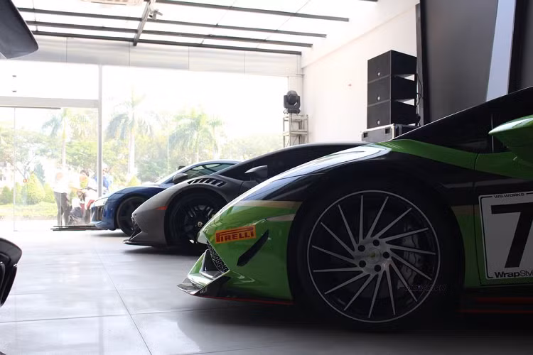 Cuối cùng là 3 chiếc Lamborghini Huracan đều đã được độ ngoại thất