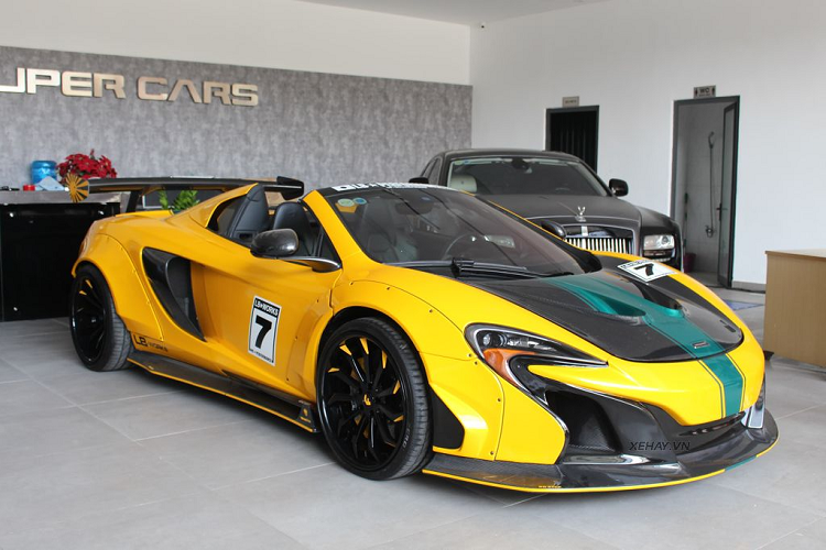 Showroom này cũng không bỏ qua những dòng xe cao cấp của các thương hiệu khác như BMW, Mercedes-Benz, Porsche, Jaguar, Maserati,…