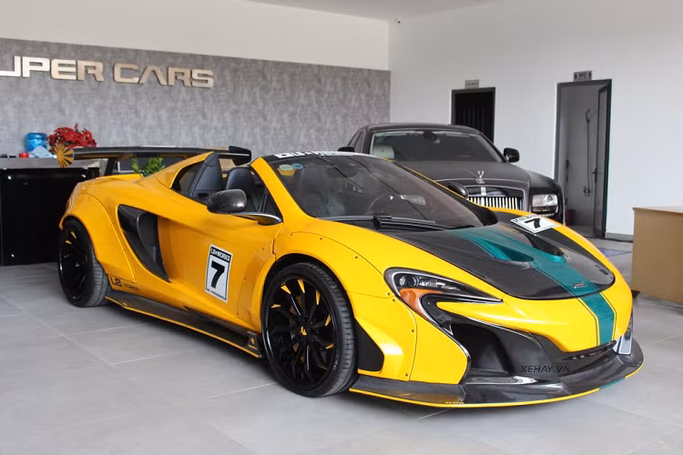 Showroom này cũng không bỏ qua những dòng xe cao cấp của các thương hiệu khác như BMW, Mercedes-Benz, Porsche, Jaguar, Maserati,…