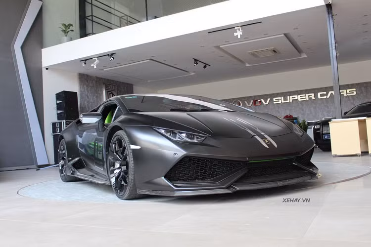 Theo những hình ảnh đầu tiên về showroom siêu xe, tại đây hiện đã có một số mẫu siêu xe nổi bật như McLaren 720S, McLaren 650S Spider, Lamborghini Huracan, Ferrari 488 Spider, Audi R8, Rolls-Royce Ghost…