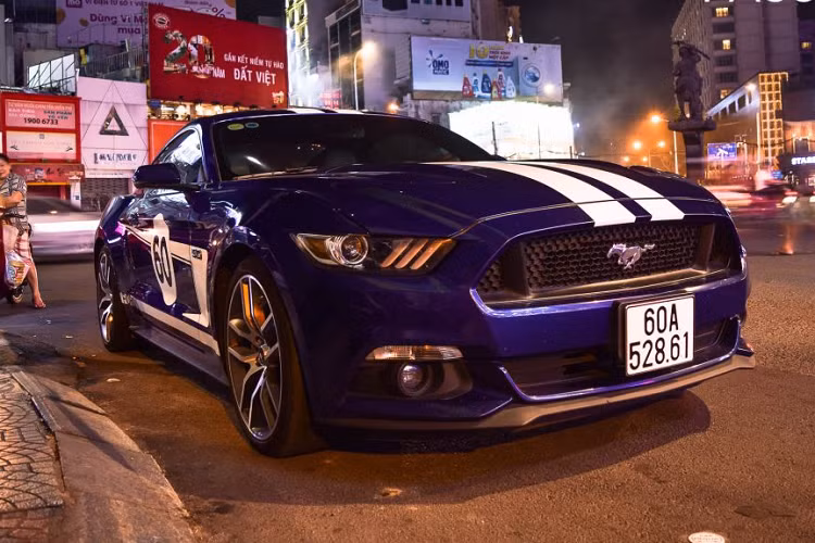 Tuy ở lần tụ họp này, những chiếc Mustang xuất hiện vẫn “chưa đủ” nhưng cũng đã đủ sức làm khuấy đảo những con phố với sức mạnh của những con ngựa hoang đến từ Mỹ.