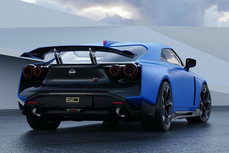 Tất cả những chi tiết khác trông khá giống với phiên bản đã được tiết lộ vào năm 2018, phiên bản đánh dấu cột mốc kỷ niệm 50 năm thành lập của GT-R và Italdesign.