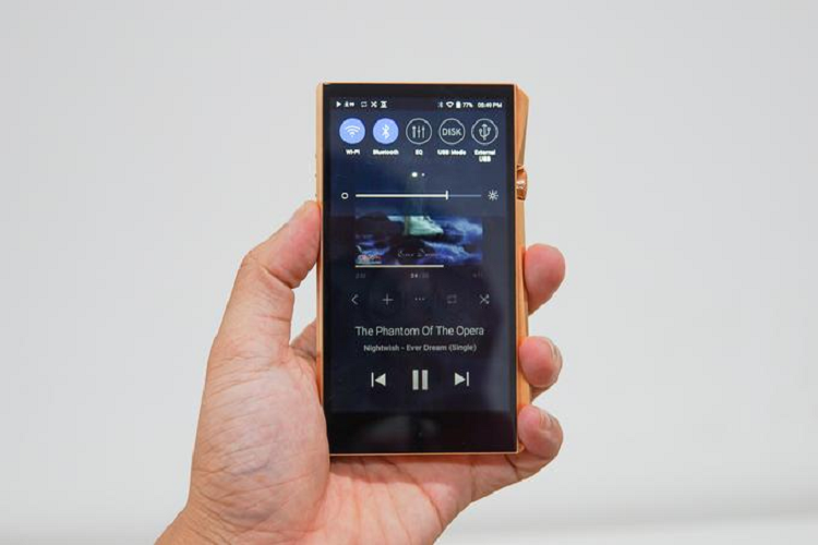  Máy nghe nhạc Astell &amp; Kern A&amp;ultima SP2000 thường được giới chơi âm thanh tại Việt Nam gọi là ẠK-SP2000. Sản phẩm ra mắt hồi tháng 5 với mức giá công bố 3.499 USD, ngang tầm các sản phẩm cao cấp như Lotoo PAW Gold Touch, Questyle QP2R, Sony NW-WM1Z...
