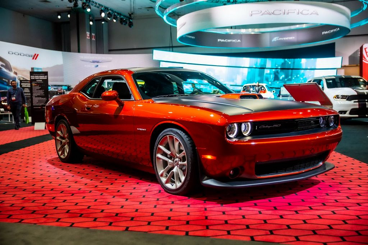 Với mức giá cộng thêm 5,000 đô la Mỹ (tương đương 116 triệu đồng), biến thể Dodge Challenger bản đặc biệt ‘kỉ niệm 50 năm’ sẽ là một món đồ rất giá trị dành cho những ai tôn sùng một giá trị biểu tượng đích thức.