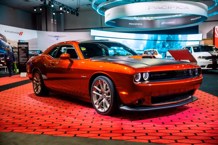 Với mức giá cộng thêm 5,000 đô la Mỹ (tương đương 116 triệu đồng), biến thể Dodge Challenger bản đặc biệt ‘kỉ niệm 50 năm’ sẽ là một món đồ rất giá trị dành cho những ai tôn sùng một giá trị biểu tượng đích thức.