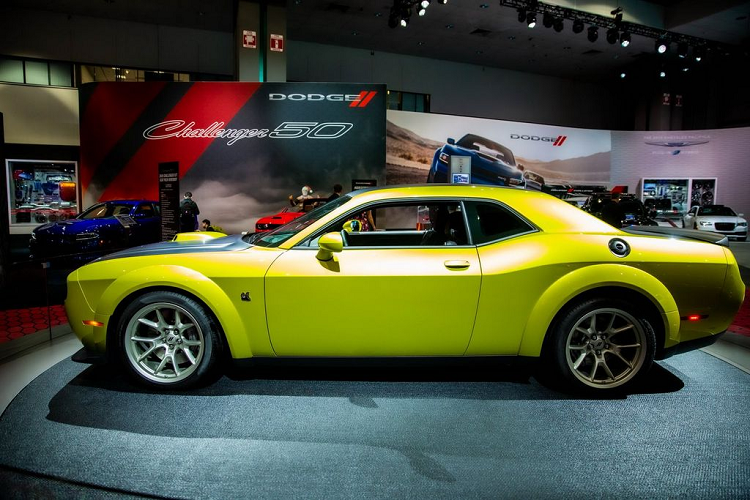 Các điểm nhấn khác phải kể tới như trần xe và phần đuôi được dán đen, nắp nhiên liệu đen satin với chữ “Fuel” in nổi.