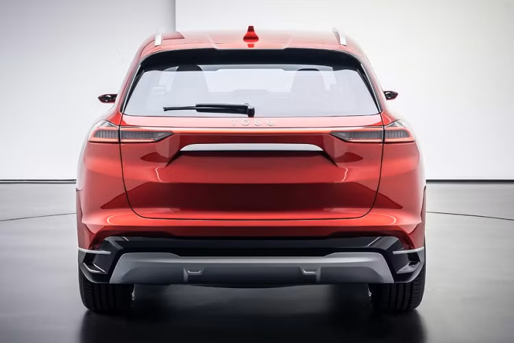 Mặt trước của mẫu SUV có thể đã chia sẻ nhiều đường nét với một số mẫu concept của Pininfarina như chiếc crossover HKG K350 hay chính mẫu VinFast LUX SA 2.0 của Việt Nam. Bên cạnh đó, chiếc sedan sở hữu một ngoại thất khá đơn giản và hiện đại với phần đuôi uốn cong như những mẫu Tesla. Đặc biệt, cả hai mẫu xe xuất hiện với tay nắm cửa thiết kế thu gọn vào trong cùng với hệ thống camera tích hợp trên gương.