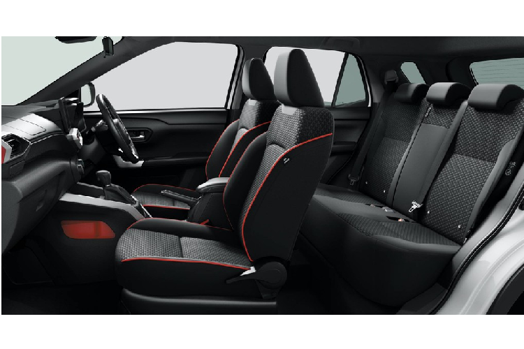 Ở trạng thái tiêu chuẩn, Raize là chiếc xe dẫn động cầu trước, tuy nhiên Toyota đã ứng dụng được hệ dẫn động 4 bánh AWD với công nghệ Dynamic Torque Control tiên tiến cho mẫu xe này, mang đến khả năng phân phối thêm mô men xoắn đến cầu sau để hỗ trợ khi khởi động hoặc lái xe trên đường trơn trượt.