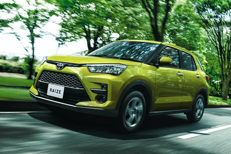 Tương tự như Daihatsu Rocky, Toyota Raize 2020 mới được phát triển dựa trên nền tảng khung gầm Daihatsu New Global Architecture (DNGA) với kết cấu liền khối unibody cùng kích thước dài 3.995 mm (trong đó trục cơ sở dài 2.525 mm), rộng 1.695 mm và cao 1.620 mm.