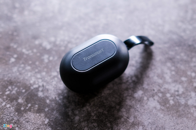 Từ khi Apple ra mắt AirPods vào năm 2016, hàng loạt nhà sản xuất đã bắt đầu tham gia cuộc đua tai nghe không dây. Sự cạnh tranh khốc liệt của thị trường tai nghe true wireless, đặc biệt là các hãng đến từ Trung Quốc đã mang đến nhiều sản phẩm có mức giá dễ chịu.