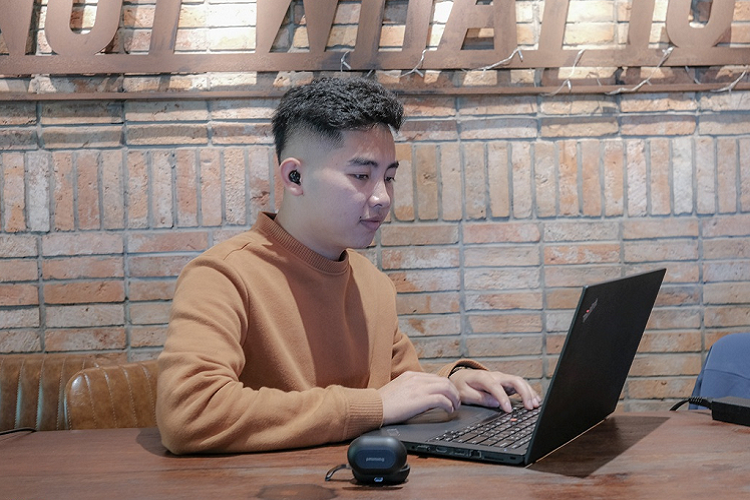 Tai nghe sở hữu công nghệ Bluetooth 5.0, tốc độ kết nối với điện thoại nhanh.