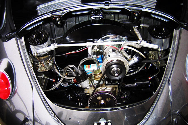  Volkswagen boxer 4 xylanh Dù có ghét hay thích VW Beetle, mọi người cũng đều phải công nhận độ “vĩ đại” của dòng xe này cùng động cơ 4 xylanh boxer của nó trong suốt 70 năm qua. Với gần 30 triệu động cơ được sản xuất trong khoảng 70 năm đó, khiến nó trở thành một trong những động cơ có số lượng lớn nhất trên thế giới.