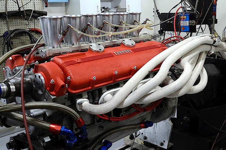  Động cơ Colombo V12 của Ferrari Động cơ này được thiết kế bởi Gioachinno Colombo và lần đầu xuất hiện trên chiếc xe đua Công thức 1 Ferrari 125 với dung tích chỉ 1.5 lít. Động cơ này đã giúp hãng giành được đến 6 chiến thắng chặng ngay trong mùa giải đầu tiên.