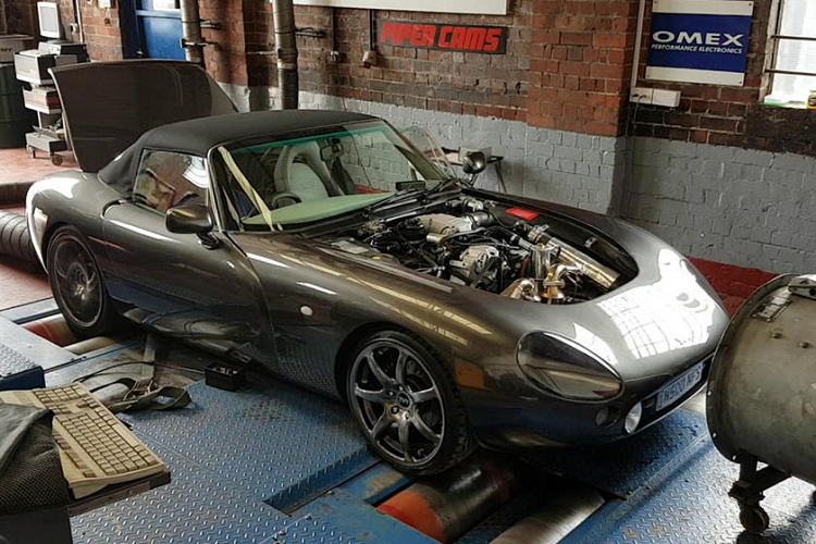  Rover V8 Động cơ này lần đầu được sử dụng trên Buick 125, nó là một động cơ tốt, nhỏ, nhẹ nhưng lại gặp một số vấn đề về tản nhiệt, kín nhớt và bộ tản nhiệt dùng vật liệu không tương thích với thân máy.