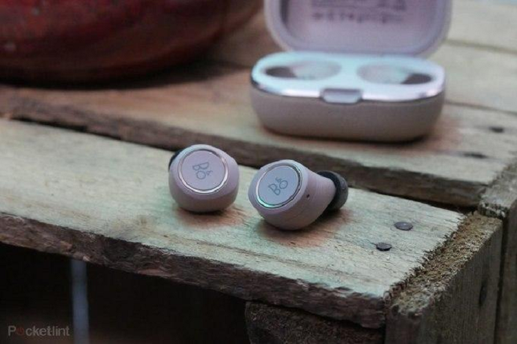 Củ tai của Beoplay E8 2.0 hỗ trợ cảm ứng để điều khiển, bên trong sử dụng một driver điện động (electro dynamic) 5,7 mm, bộ chuyển đổi từ tính cỡ nhỏ, chip Bluetooth và bộ xử lý tín hiệu số (DSP) mang lại âm thanh chất lượng cao.