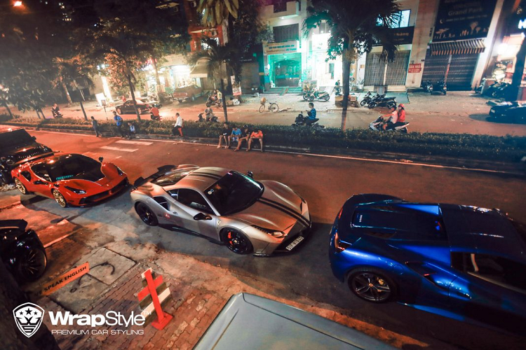 Buổi offline tại Wrapstyle đã diễn ra vô cùng suôn sẻ và quy tụ rất nhiều cái tên nổi bật trong làng xe Việt như : McLaren 720S với 2 chiếc, Ferrari 488 với 2 chiếc Coupe và 2 chiếc Spider, 2 chiếc siêu SUV Mercedes-Benz G63 AMG 2019, Nissan GT-R R35, Bentley Mulsanne Speed, Audi R8 V10 Plus, … với số lượng lên đến 18 góp mặt.