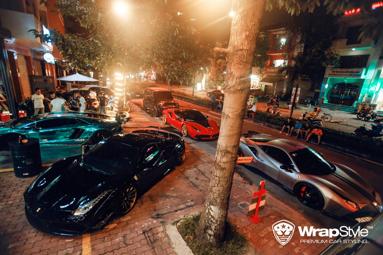 Năm 2019 chắc chắn phải là một năm vô cùng đáng nhớ của làng siêu xe Việt Nam, sự xuất hiện của hàng loạt cái tên hot như McLaren 720S hay SUV đắt giá Rolls-Royce Cullinan và mới đây nhất thì Ferrari cũng đã gia nhập thị trường xe hơi trong nước càng thu hút rất nhiều sự quan tâm đến từ mọi người.