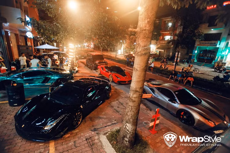 Năm 2019 chắc chắn phải là một năm vô cùng đáng nhớ của làng siêu xe Việt Nam, sự xuất hiện của hàng loạt cái tên hot như McLaren 720S hay SUV đắt giá Rolls-Royce Cullinan và mới đây nhất thì Ferrari cũng đã gia nhập thị trường xe hơi trong nước càng thu hút rất nhiều sự quan tâm đến từ mọi người.