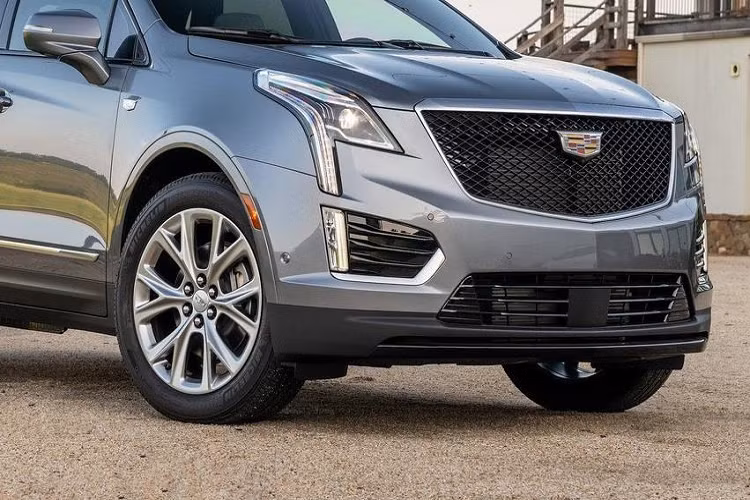 Bộ mâm hợp kim 18 inch của mẫu xe crossover Cadillac XT5 2020 cũng được làm mới. Bản Luxury và Premium Luxury thêm tùy chọn la-zăng 20 inch. Riêng bản XT5 Sport dùng mâm 20 inch.