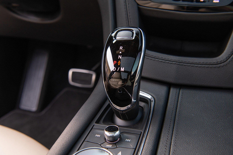 Cadillac XT5 2020 thêm cổng USB-C, ghế trước sưởi, hệ thống loa mới Bose Performance Series với màng loa bằng kim loại.