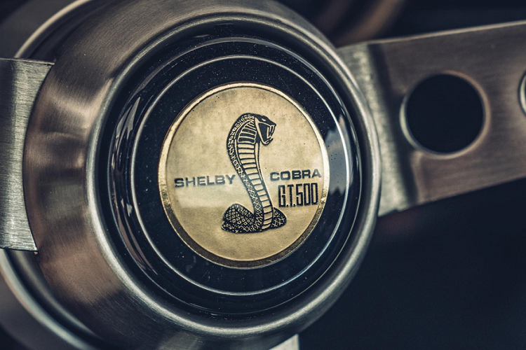 Đặc biệt hơn, tài tử Steve McQueen từng viết thư trực tiếp đến cha ông Sean là Robert Kiernan đề nghị mua lại chiếc Mustang này. Tuy nhiên, cả 2 đã không đi đến thỏa thuận cuối cùng. Steve McQueen mất vào năm 1980 mà vẫn chưa thể cầm lái lại chiếc xe vốn đã cùng ông trở thành một tượng đài điện ảnh của thập kỷ 20.