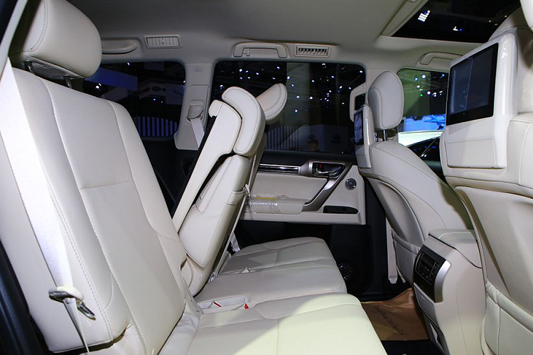 Hàng ghế thứ 2 với chức năng gập gọn gíup tối ưu không gian cabin