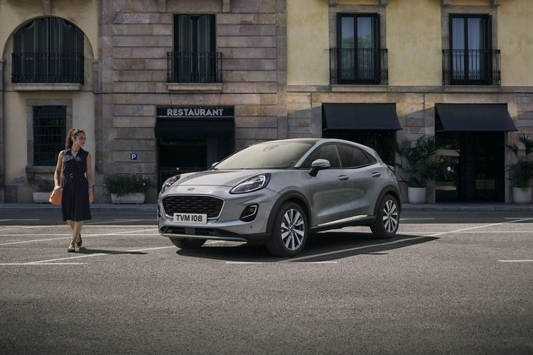 Là bản cao cấp nhất, Ford Puma Titanium X 2020 sẽ sở hữu hàng ghế trước có tính năng mát-xa thắt lưng, và đặc biệt, các vỏ bọc ghế có thể tháo rời để giặt giúp nội thất giữ được sự sạch sẽ, mới mẻ lâu hơn. Đây là lần đầu trong phân khúc crossover có một chiếc xe được lắp đặt tính năng này.