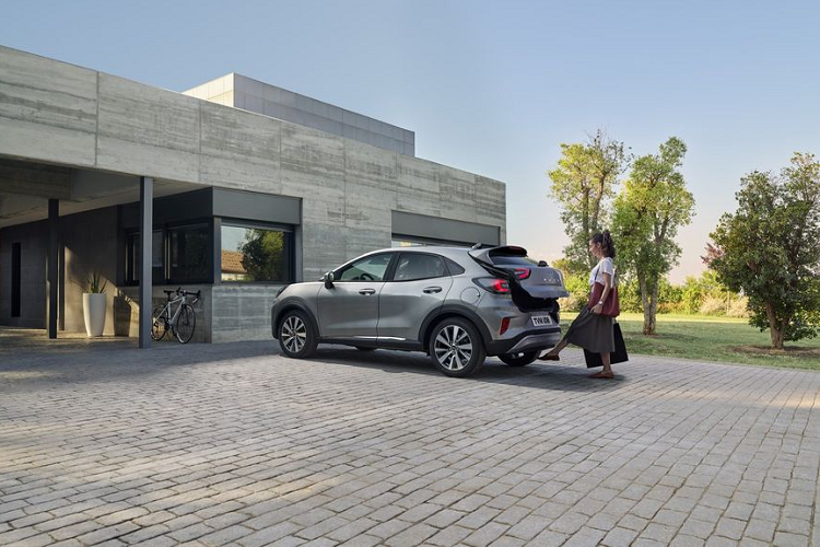 Puma Titanium X mới sẽ có sẵn với hai mức sản lượng đầu ra, 123 mã lực và 153 mã lực, đều đến từ khối động cơ xăng EcoBoost 1.0 lít kết hợp bộ phát điện chạy bằng dây đai truyền động 11,5 kW, pin lithium-ion 48V, và bộ làm mát bằng khí.