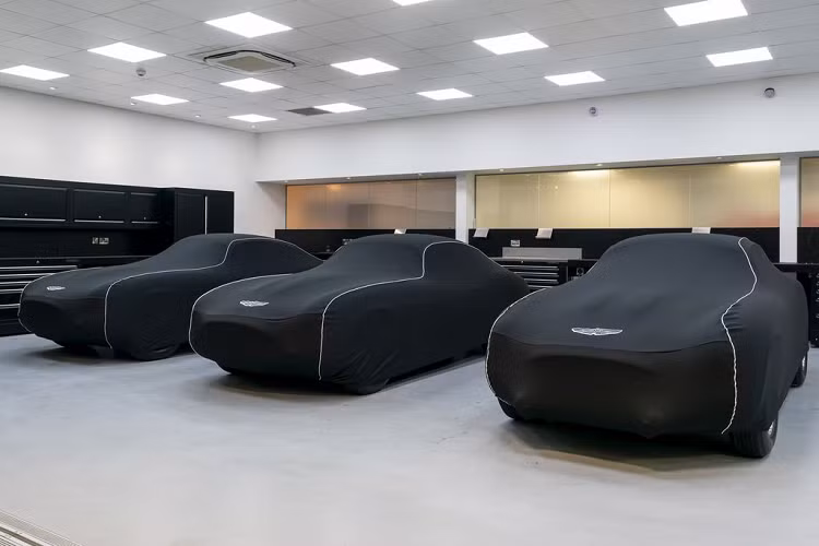 Chia sẻ với báo chí, ông Paul Spiers, Chủ tịch của hãng xe Aston Martin cho biết: "Giáng sinh năm nay sẽ tới rất sớm với 19 vị chủ nhân đặc biệt của siêu phẩm DB4 GT Zagato Continuation. Dù gặp phải rất nhiều thử thách và khó khăn trong việc nghiên cứu và chế tạo nhưng đội ngũ kỹ thuật của Aston Martin thực sự cảm thấy vinh dự và hạnh phúc khi đạt được những thành quả ngoài mong đợi.