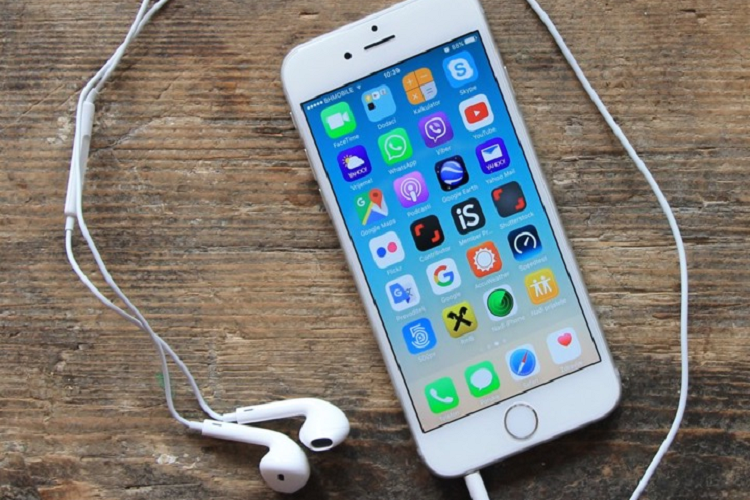 Khac phuc loi Iphone bi ket o che do tai nghe the nao?-Hinh-2